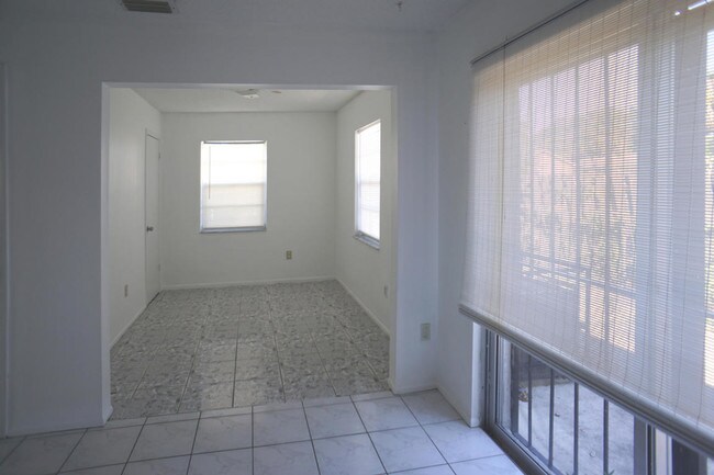Foto del edificio - 3810 Oswego Ave