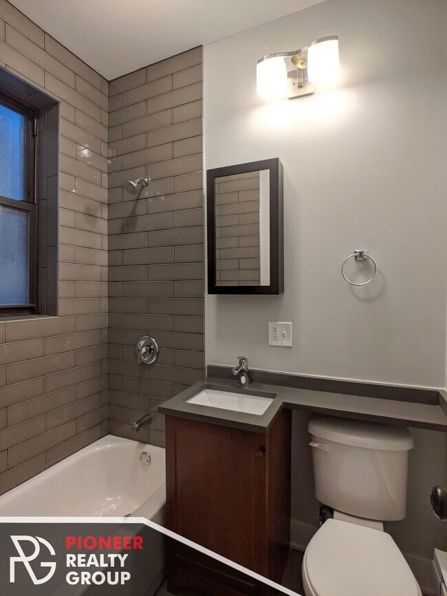 Foto del edificio - 634 W Barry Ave