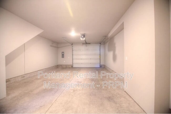 Building Photo - 607 NE 92nd Ave