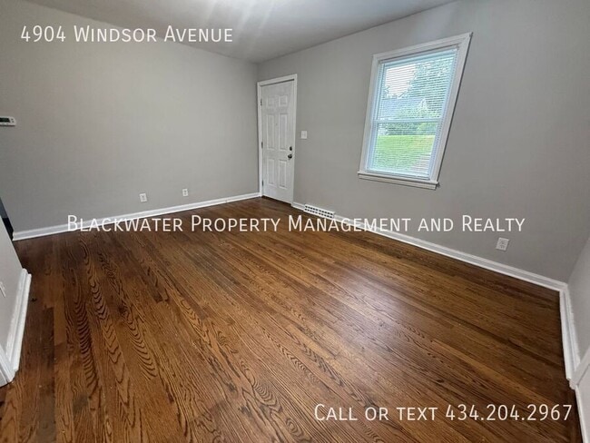 Building Photo - 4904 Windsor Ave