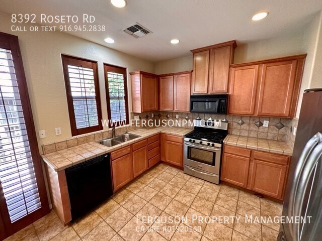 Foto del edificio - 8392 Roseto Rd