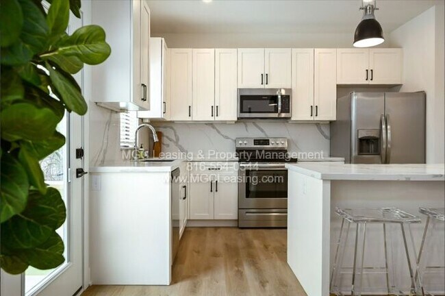 Foto del edificio - Spacious Duplex with Unfinished Walkout Ba...