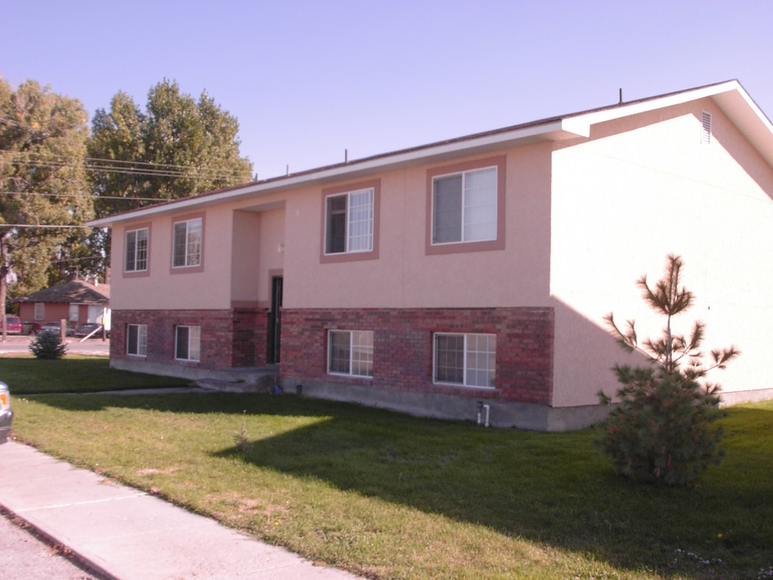 210 Carol Drive - Carrol Court
