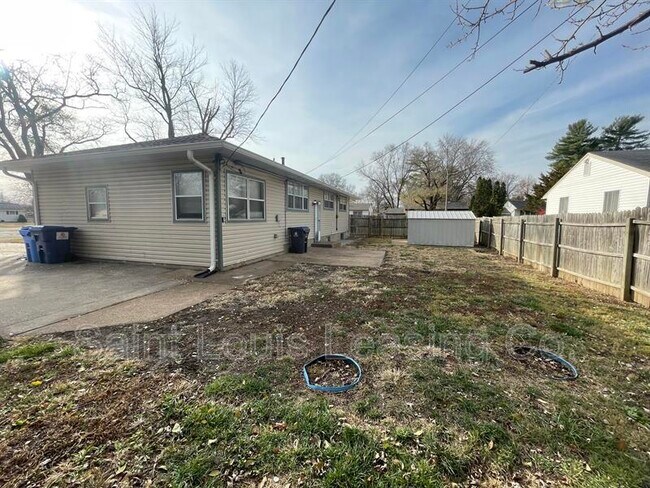 Building Photo - 135 Florissant Park Dr