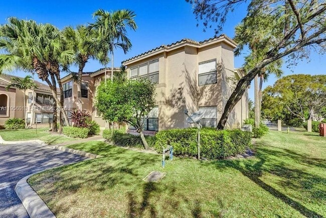 Building Photo - 2736 S University Dr