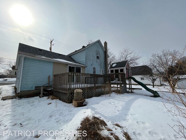 Building Photo - 2 br, 1 bath House - 527 W Benton St