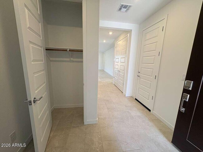 Foto del edificio - 4517 E Kenneth Ln