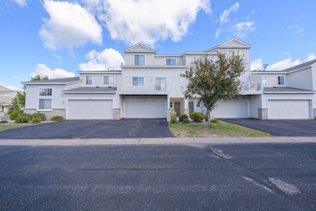 6572 Olive Ln N, Maple Grove, MN 55311 House Rental in Maple Grove