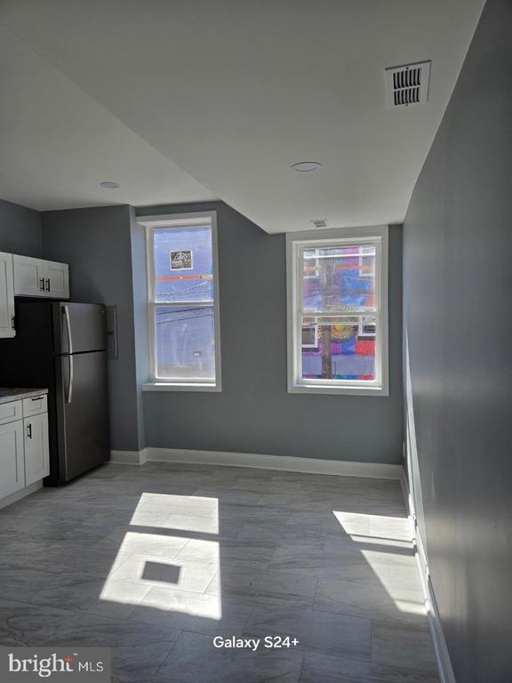 Foto del edificio - 3301 N Front St