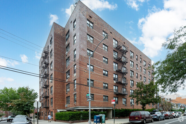Building Photo - 83-40 Britton Ave