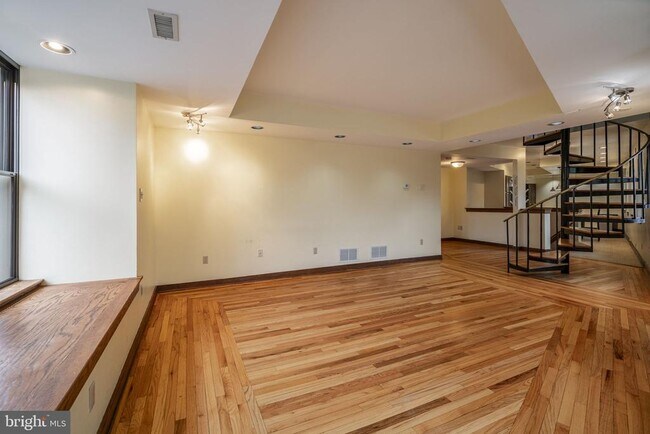 Building Photo - 322 Poplar St
