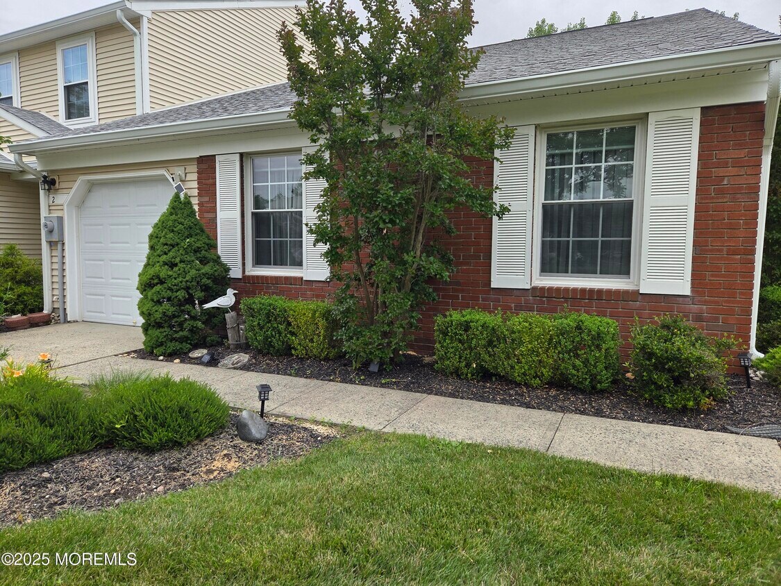 Primary Photo - 2 Birch Ln