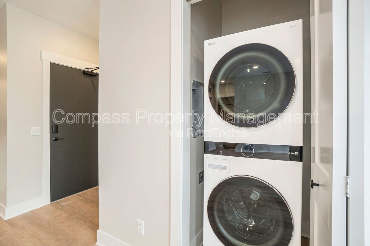 Foto principal - 3233 Prospect St