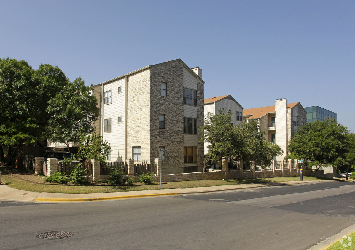 Foto principal - Winchester Condominiums