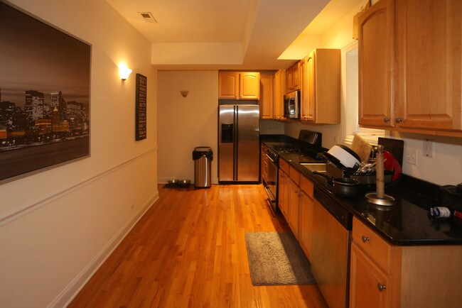 Building Photo - 5349 N Kenmore Ave