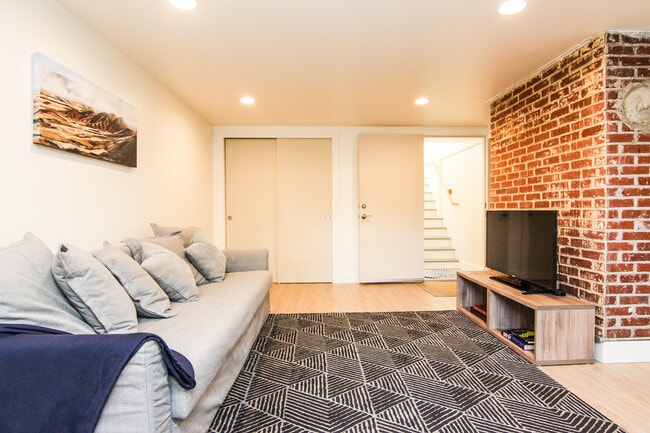 Foto del edificio - 5115 N Concord Ave