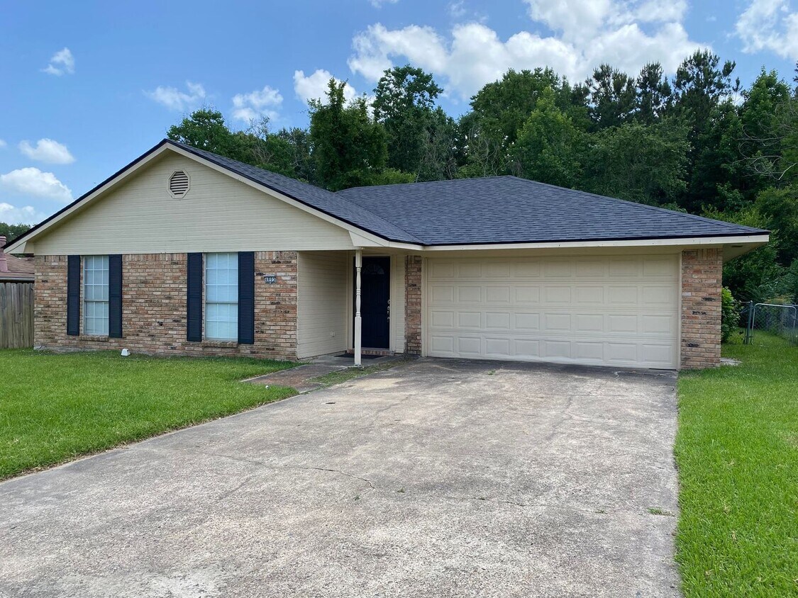 Primary Photo - Forest Green Estates off Bert Kouns