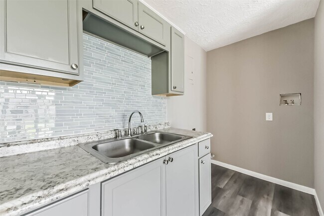 Foto del edificio - 14249 Brownsville St