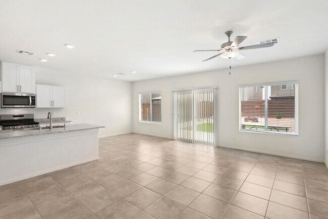 Foto del edificio - 4 Bed, 2.5 Bath Home In A Gated Community ...