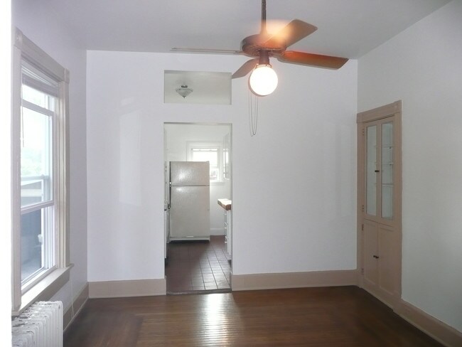 Comedor del primer piso - 1275 Grace Ave