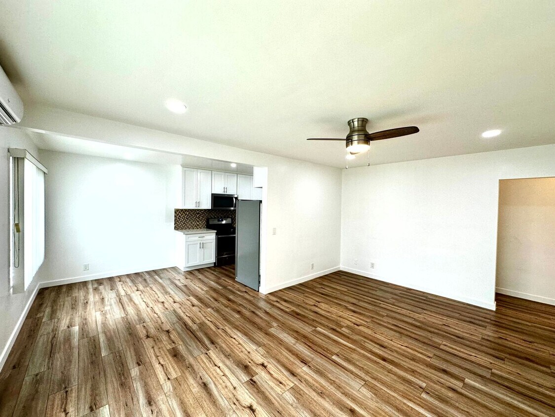 Foto principal - 5721-5723 Tilden Avenue