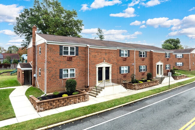 Building Photo - The Village at Hi-Nella