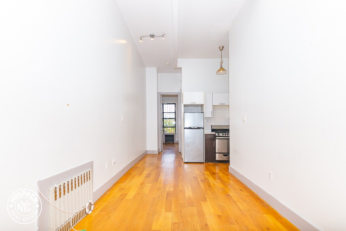 Primary Photo - 233 Jefferson St