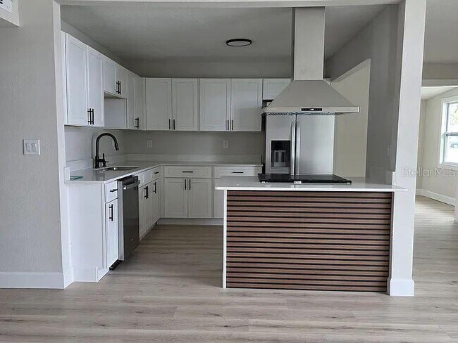 Foto del edificio - 3128 Bay St