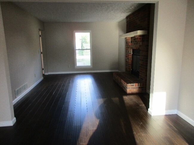 Building Photo - 3333 Gladesend Ct