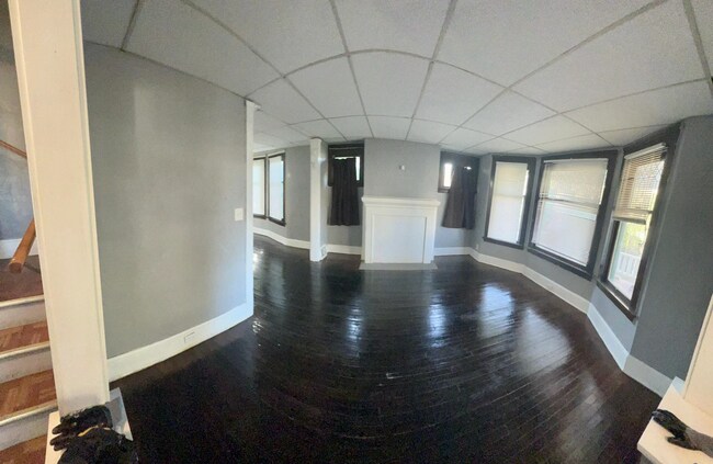 Building Photo - 10006 Pierpont Ave