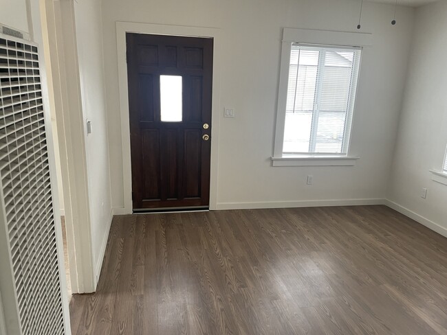 Foto del edificio - 9353 Walnut St