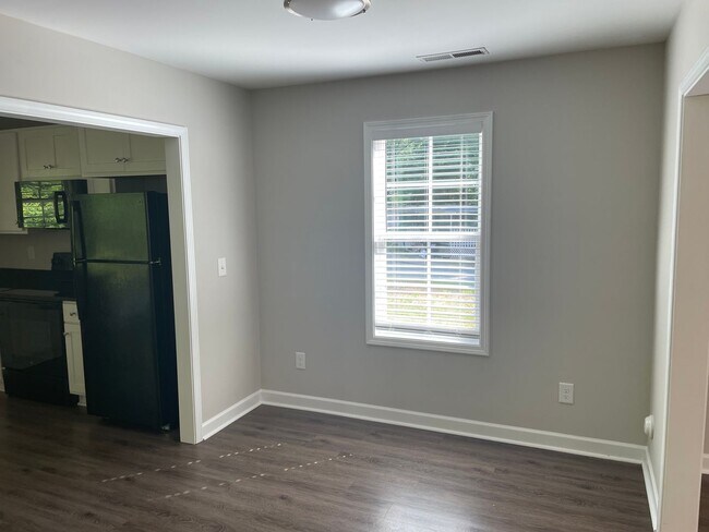 Foto del edificio - Newer townhouse in hot Kannapolis!