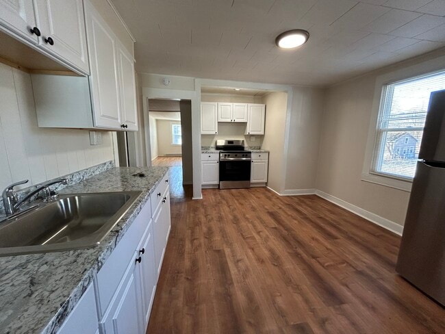 Building Photo - 663 Pawling Ave