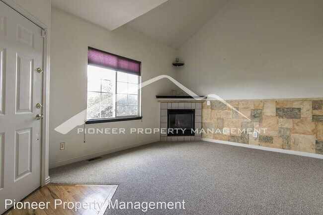 Foto del edificio - 2 br, 2.5 bath House - 691 S. Depew St