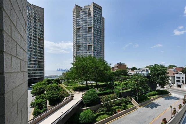 Primary Photo - 7004 JFK Blvd E
