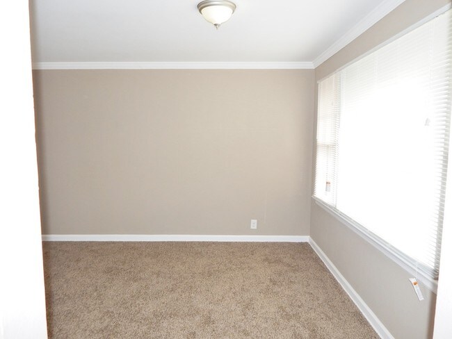 Building Photo - 1232 Addison Dr
