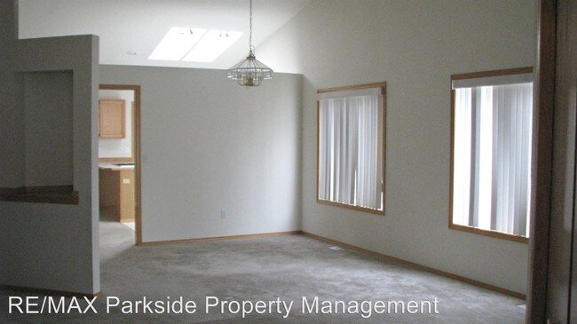 Foto del edificio - 2532 Woodfield Loop SE