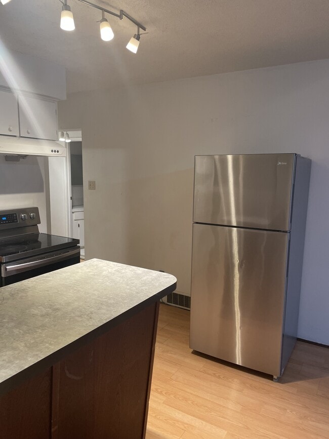 Building Photo - 6056 Fleming St