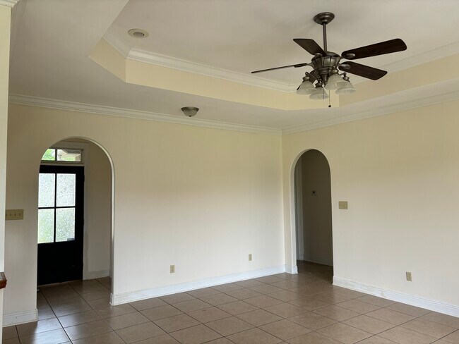 Building Photo - 289 Marle Lp