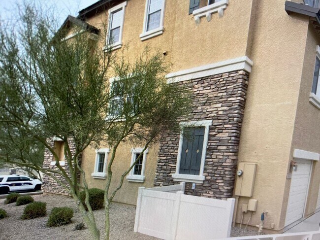 Foto del edificio - 3031 W Sand Flower Dr