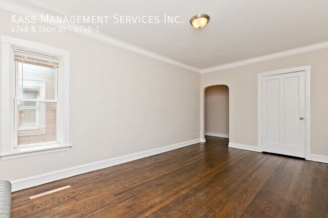 Foto del edificio - 4748 N Troy St