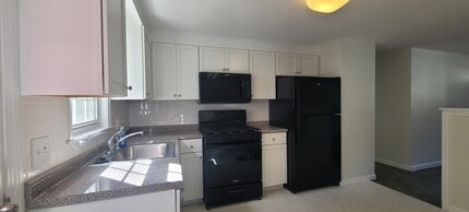 Building Photo - 20 Cobb Dr