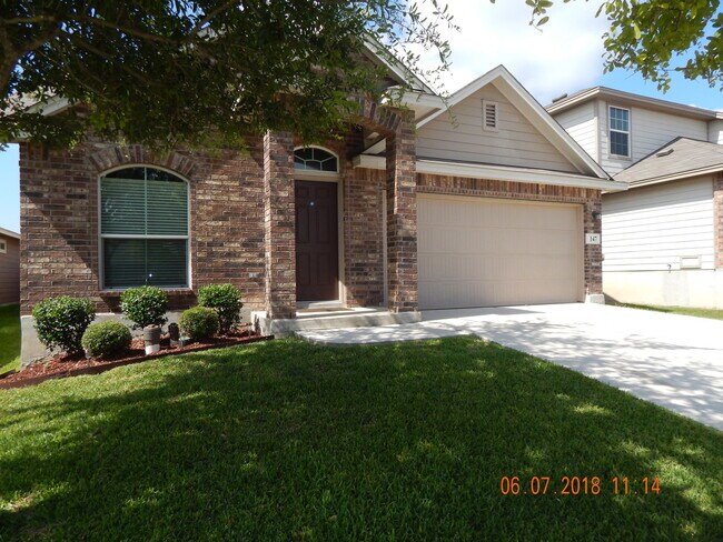 Building Photo - Lovely 3 bedroom 2.5 full baths- Available...