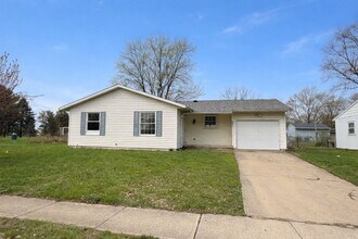 Building Photo - 621 Goldenview Dr