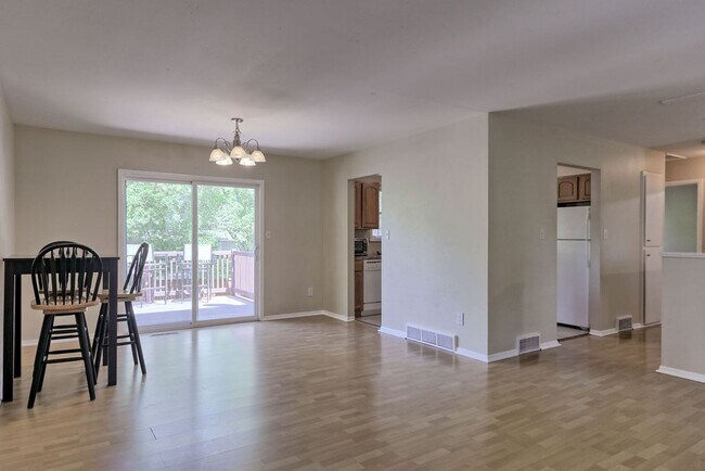 Foto del edificio - 4 Bedroom 2 Bath home in Midtown Fort Collins
