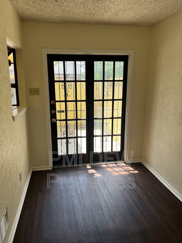 Foto del edificio - 1510 Cherrycrest Ln