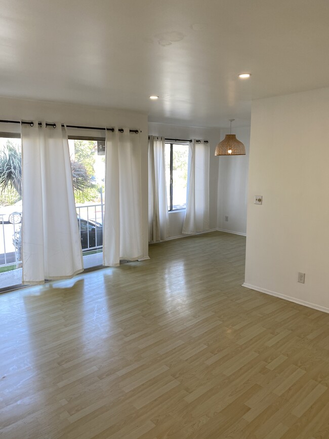 Foto del edificio - 921 Granville Ave