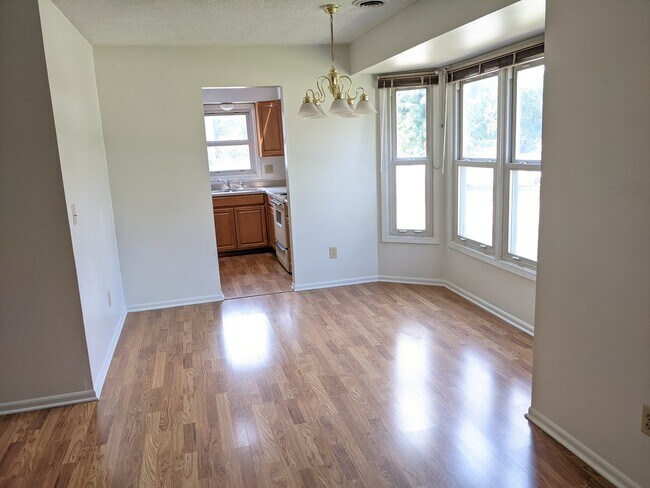 Dining room - 4928 Vermont Ln