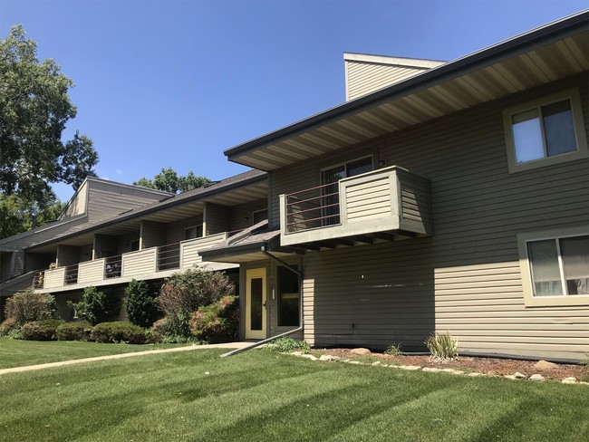 Building Photo - 2411 Tawhee Dr