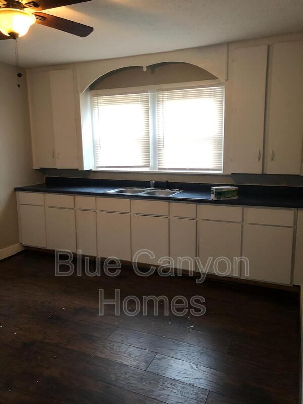 Foto del edificio - 4516 Hillside Dr